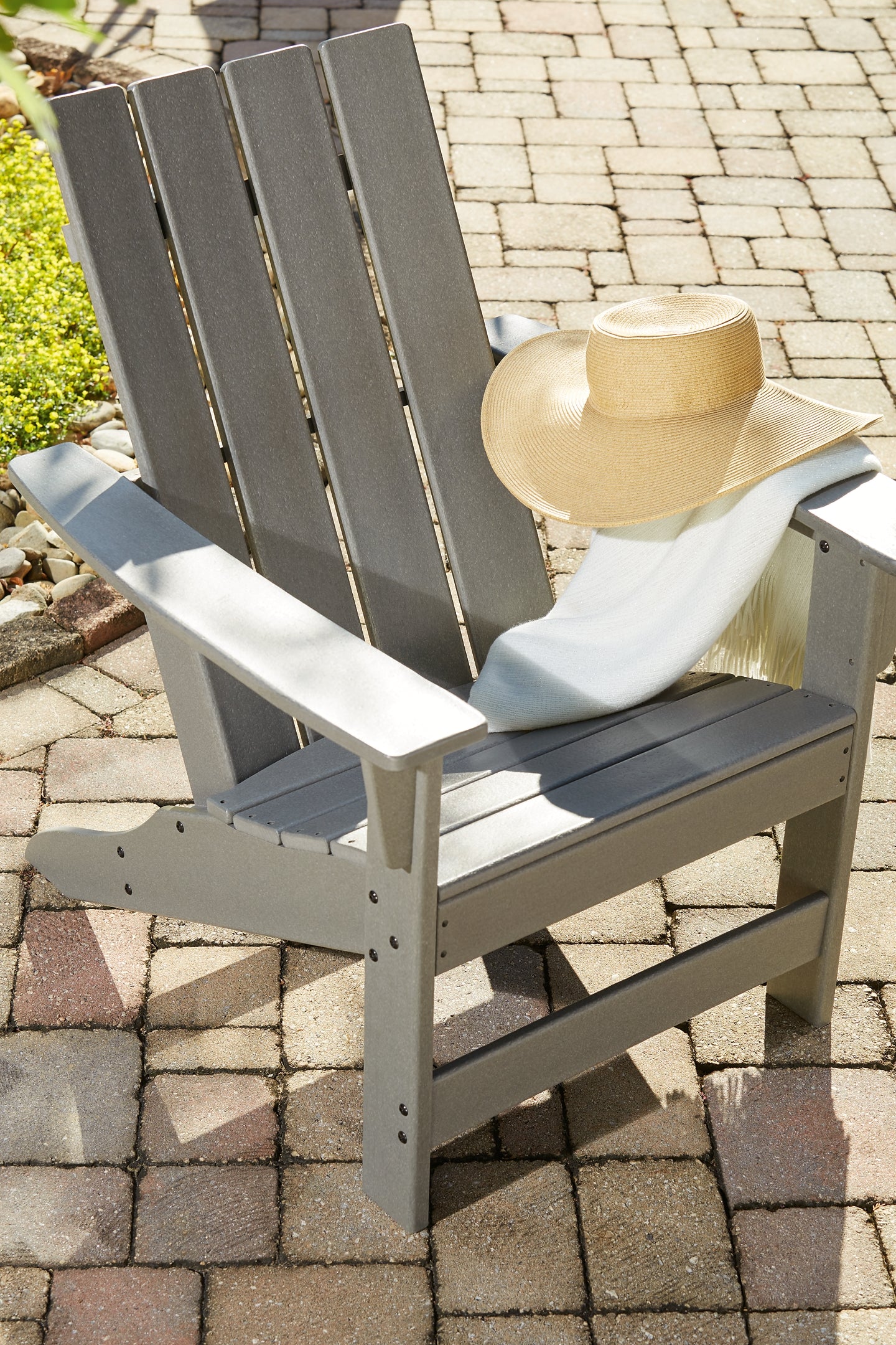 Visola Outdoor Chair with End Table