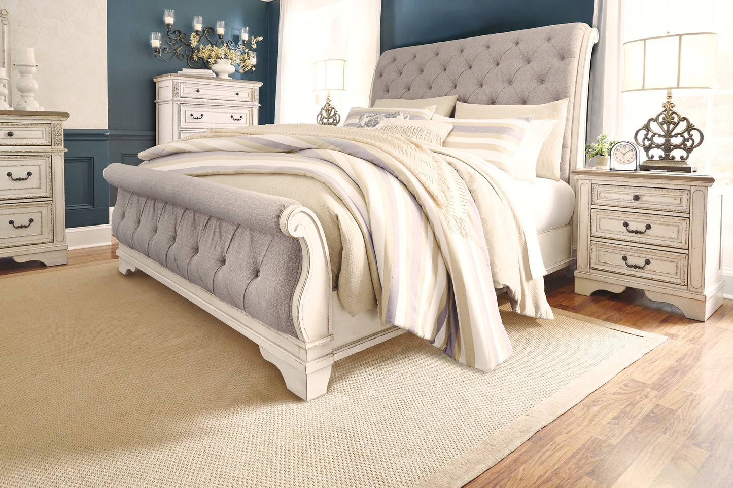 Realyn  Sleigh Bed