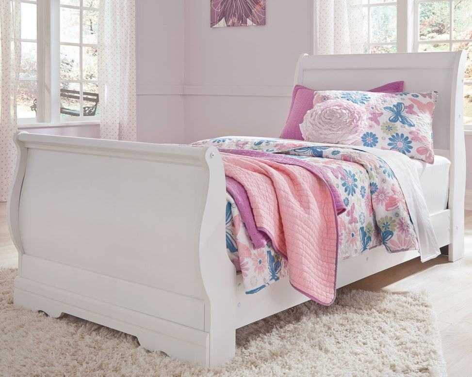 Anarasia  Sleigh Bed